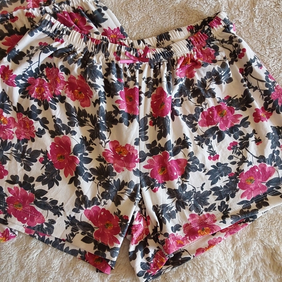 🌺 Like New Kathryn Floral Print Sleepwear Set - Picture 2 of 7